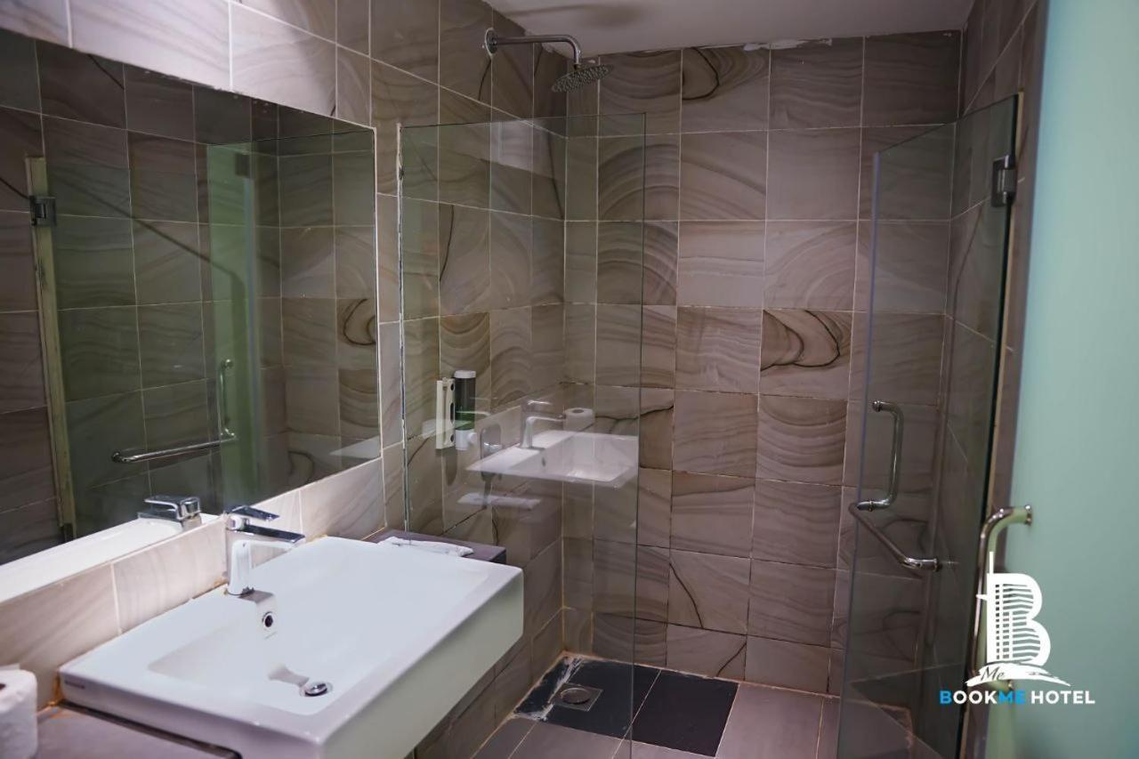 Bookme Hotel Johor Bahru Buitenkant foto
